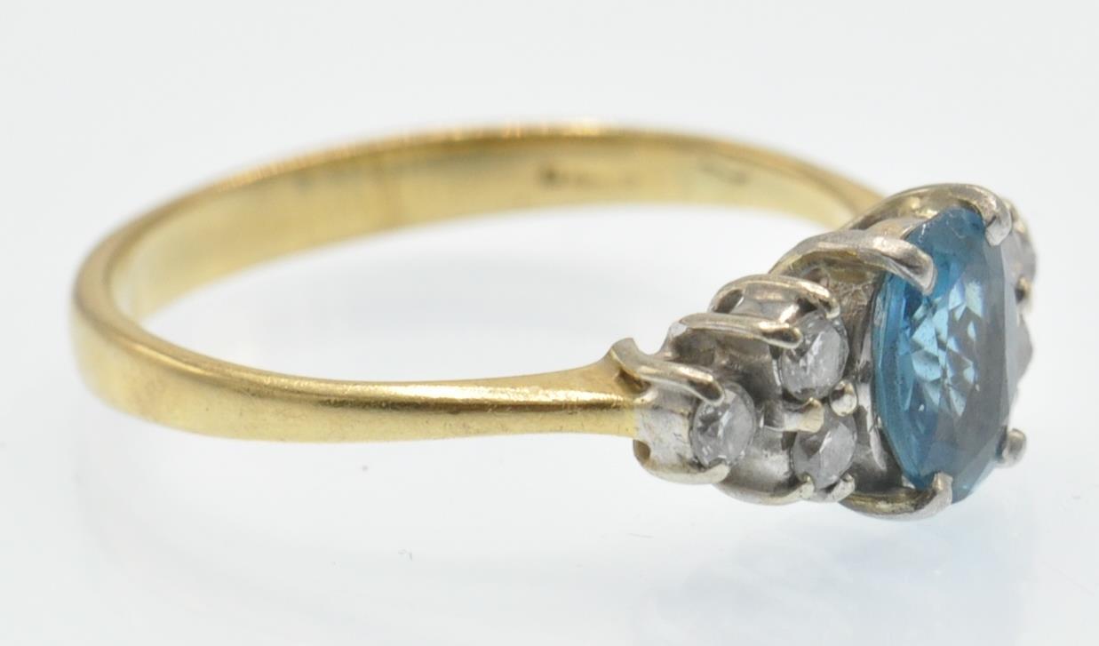 An 18ct Topaz & Diamond Ring - Image 2 of 5