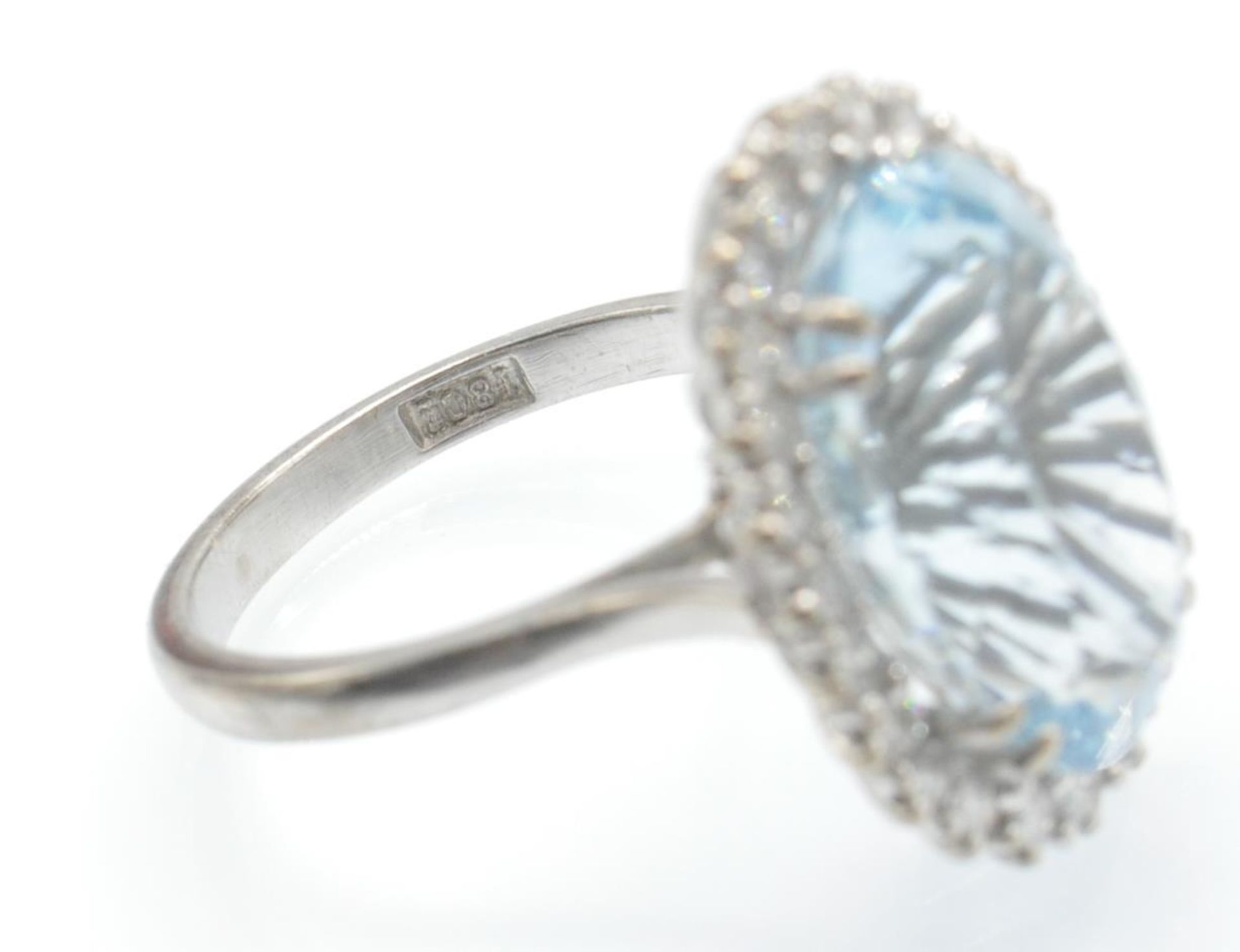 An 18ct White Gold Aquamarine & Diamond Dress Ring - Bild 6 aus 8