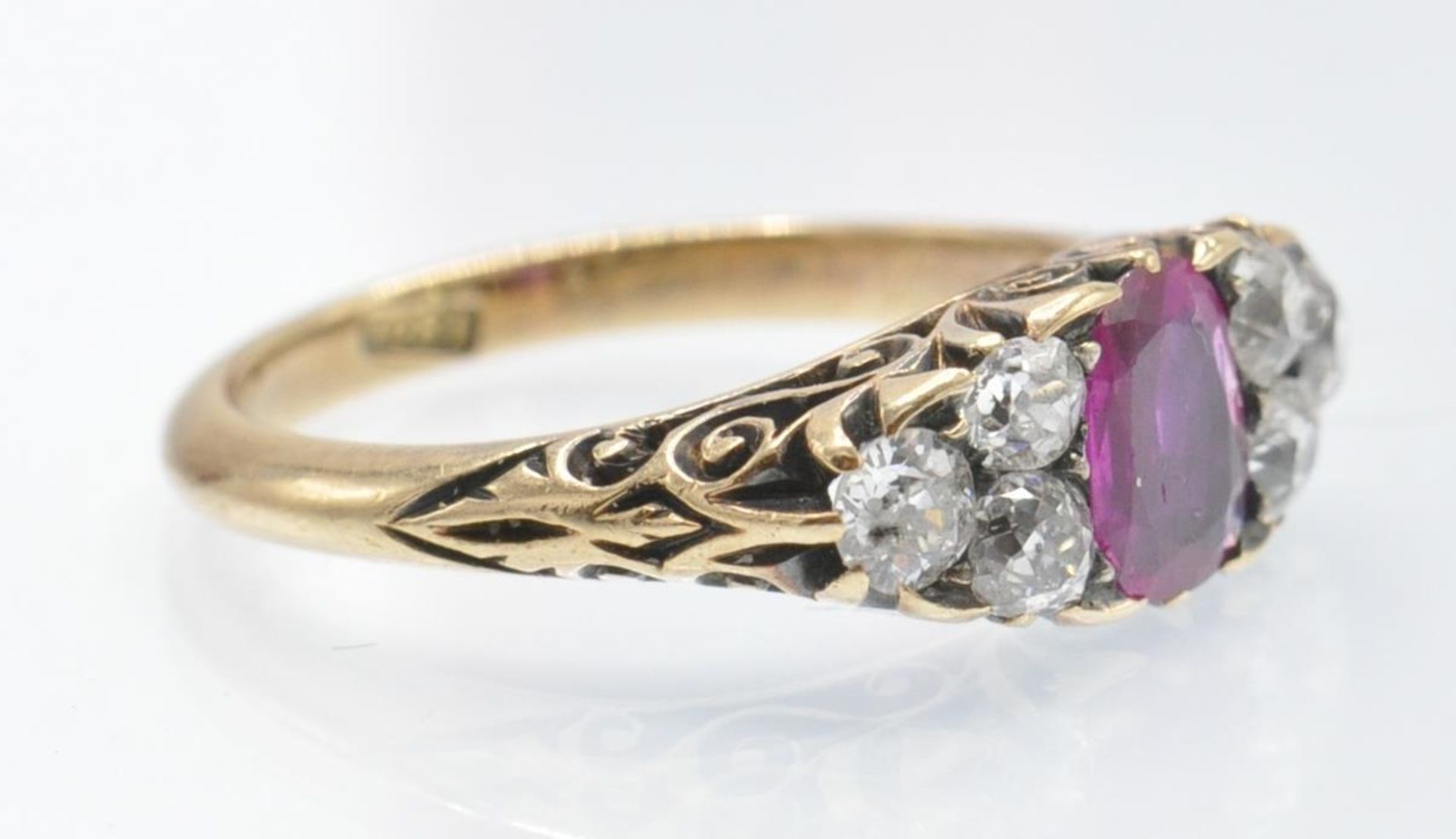 An 18ct Gold Burma Pink Sapphire & Diamond Ring - Bild 4 aus 5