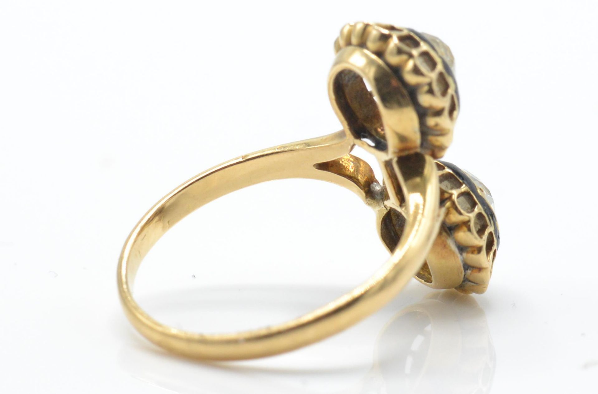 An 18ct Gold Enamel & Diamond Ring - Image 4 of 5