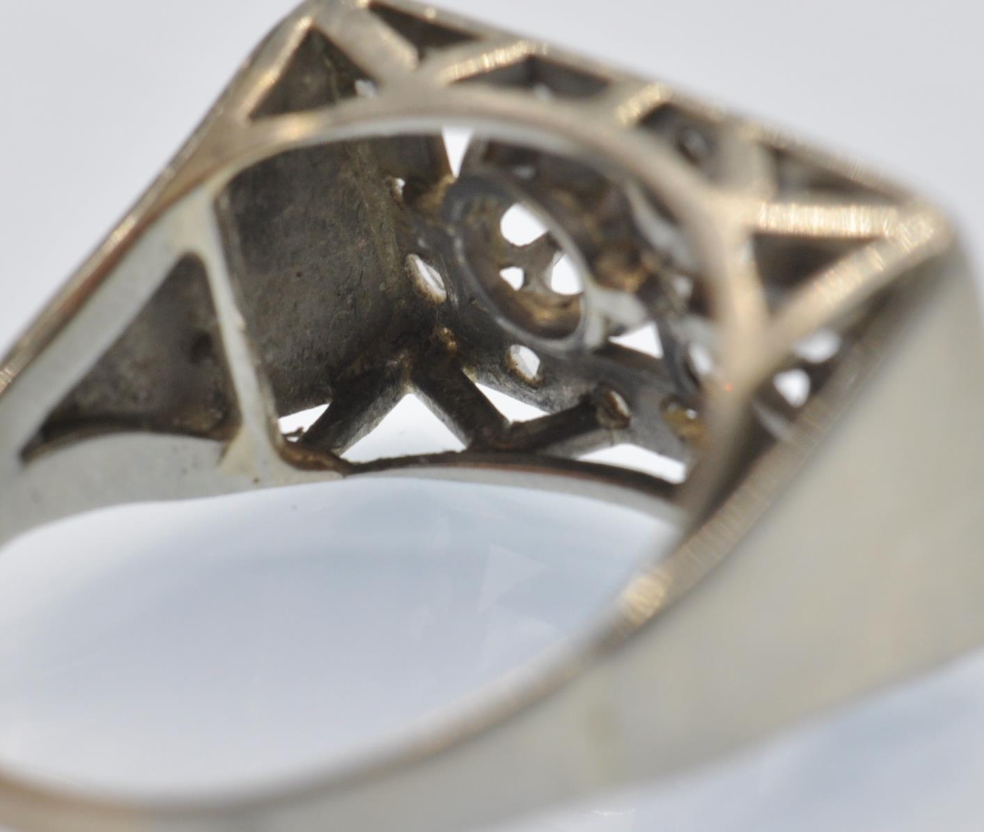 A French Art Deco Gold, Platinum & Diamond Plaque Ring - Image 6 of 6