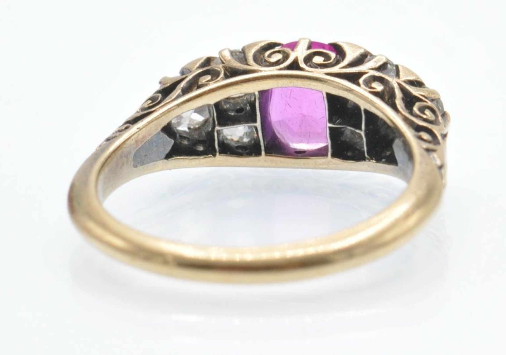 An 18ct Gold Burma Pink Sapphire & Diamond Ring - Bild 3 aus 5