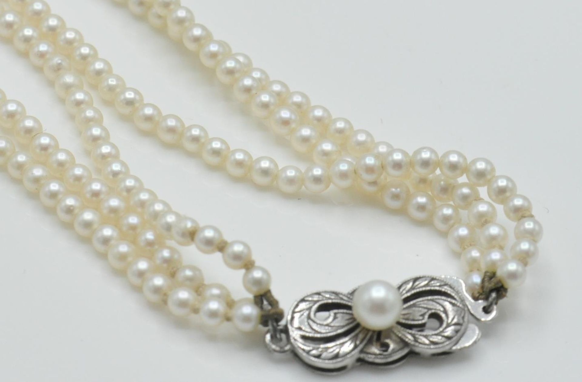 A Vintage Mikimoto Cultured Pearl Necklace - Bild 2 aus 5