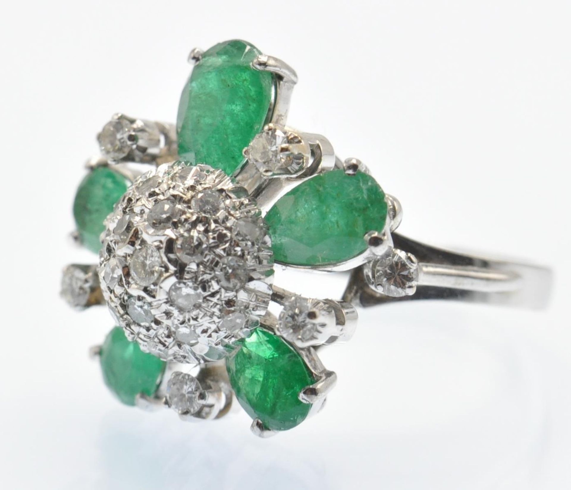 A Hallmarked 14ct White Gold Emerald & Diamond Dress Ring - Bild 3 aus 5