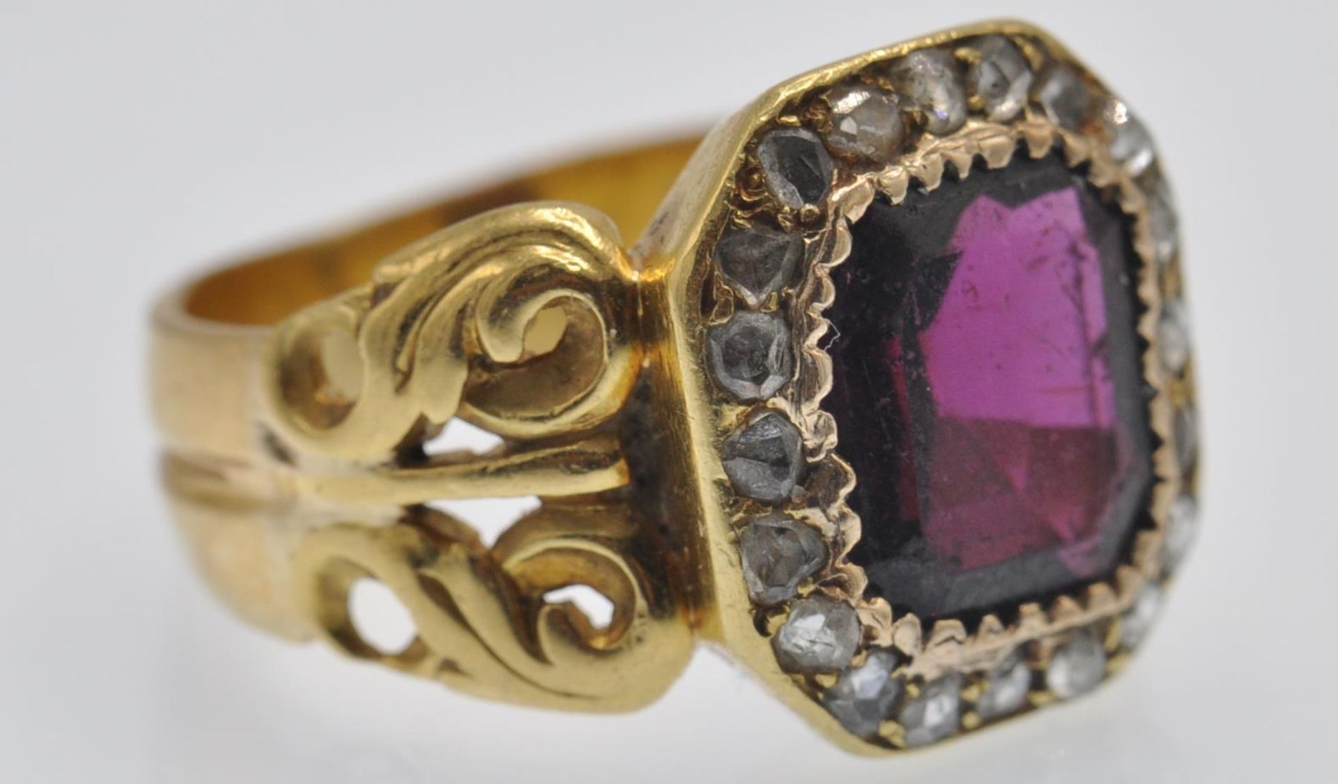 An Antique Garnet & Diamond Cluster Ring - Bild 3 aus 6