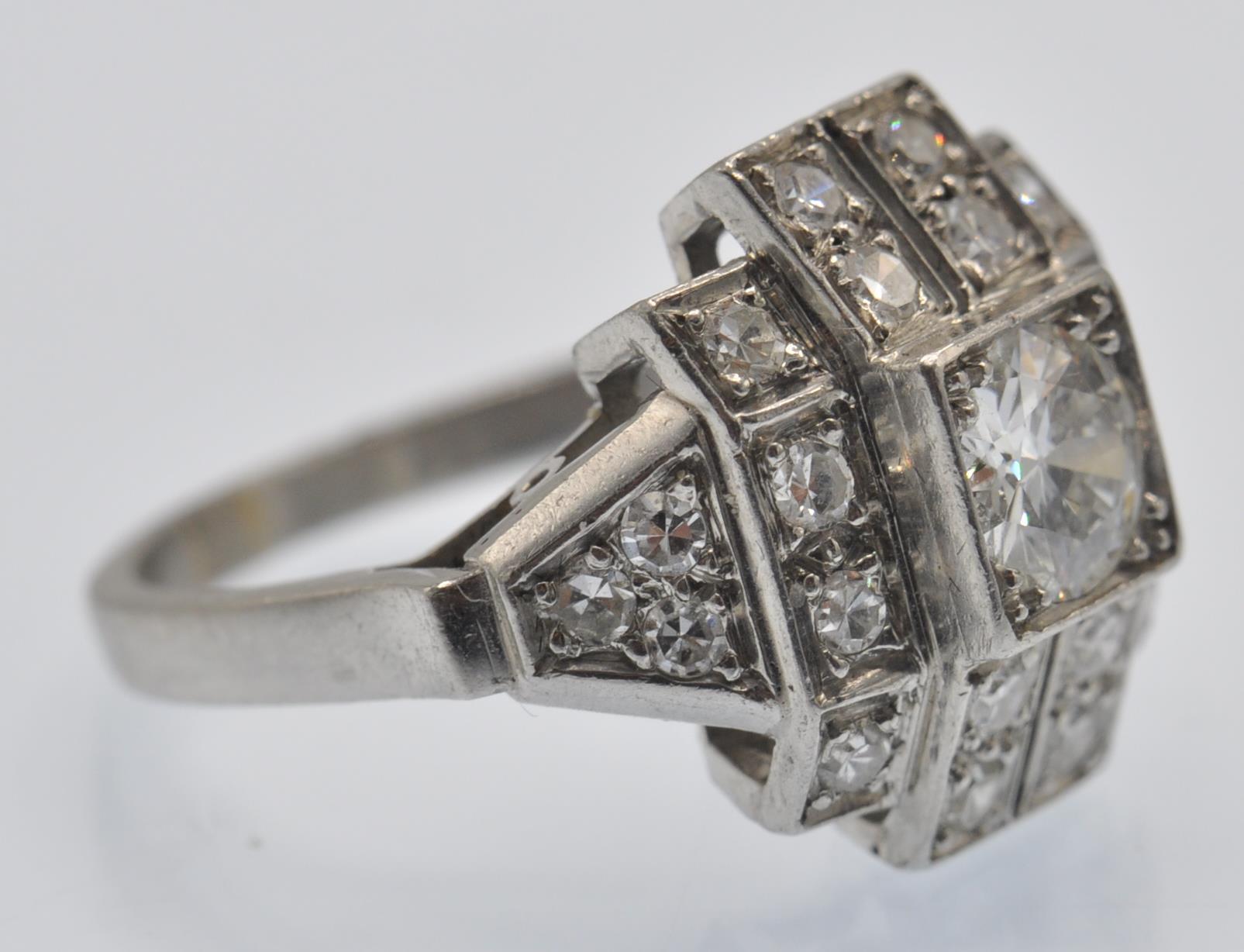 A French 1930s Art Deco Platinum & Diamond Geometric Cluster Ring - Image 2 of 4