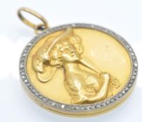 An 18ct Gold & Diamond Pendant Locket