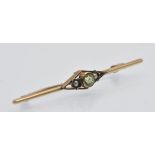 A Hallmarked 9ct Gold Peridot & Pearl Bar Brooch