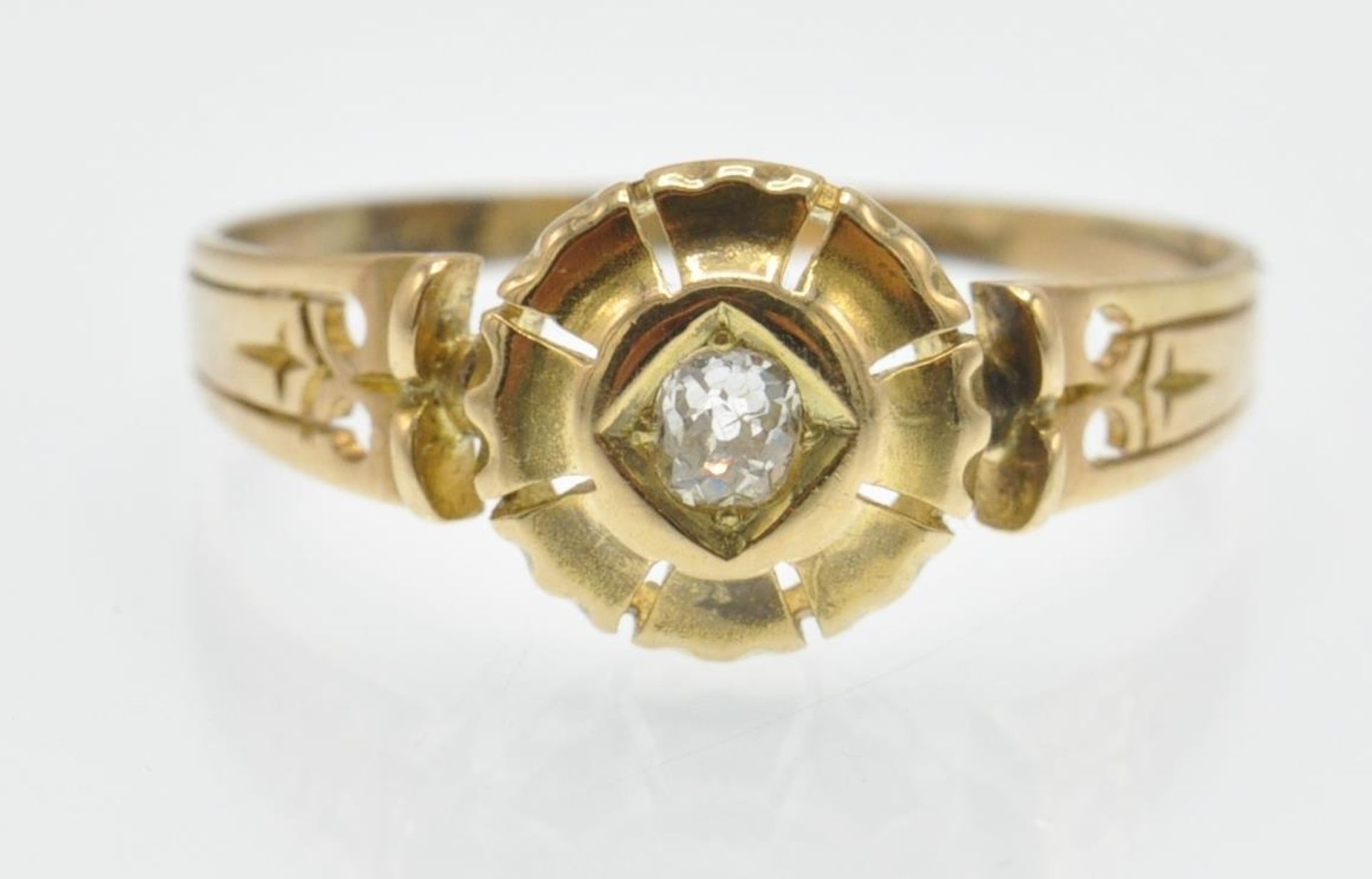 An Antique 18ct Gold & Diamond Ring