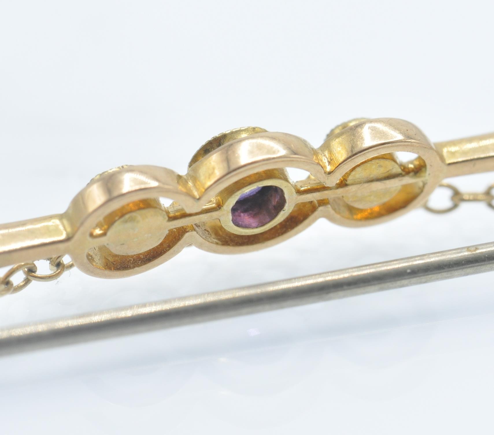 An Antique 15ct Gold Amethyst & Pearl Bar Brooch Pin - Image 4 of 5