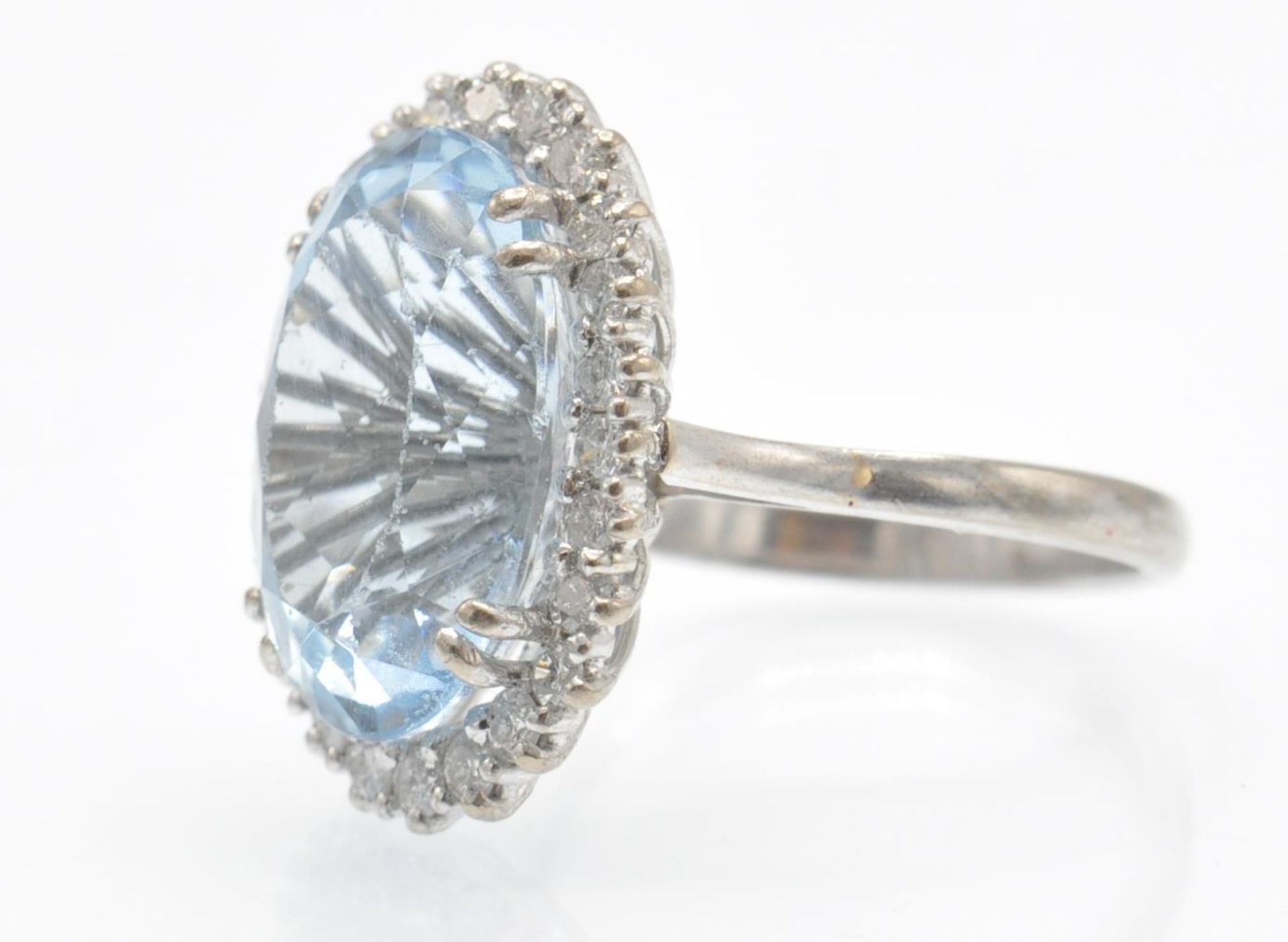 An 18ct White Gold Aquamarine & Diamond Dress Ring - Bild 4 aus 8