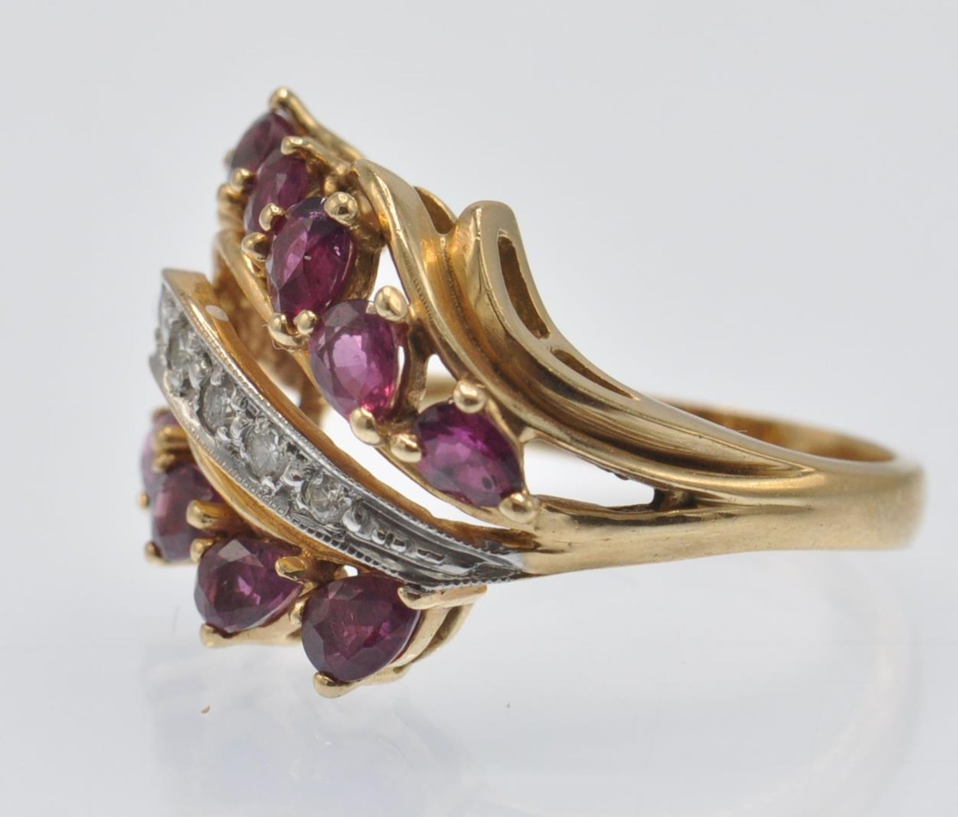 A Hallmarked 14ct Gold Ruby & Diamond Crossover Ring - Bild 3 aus 5