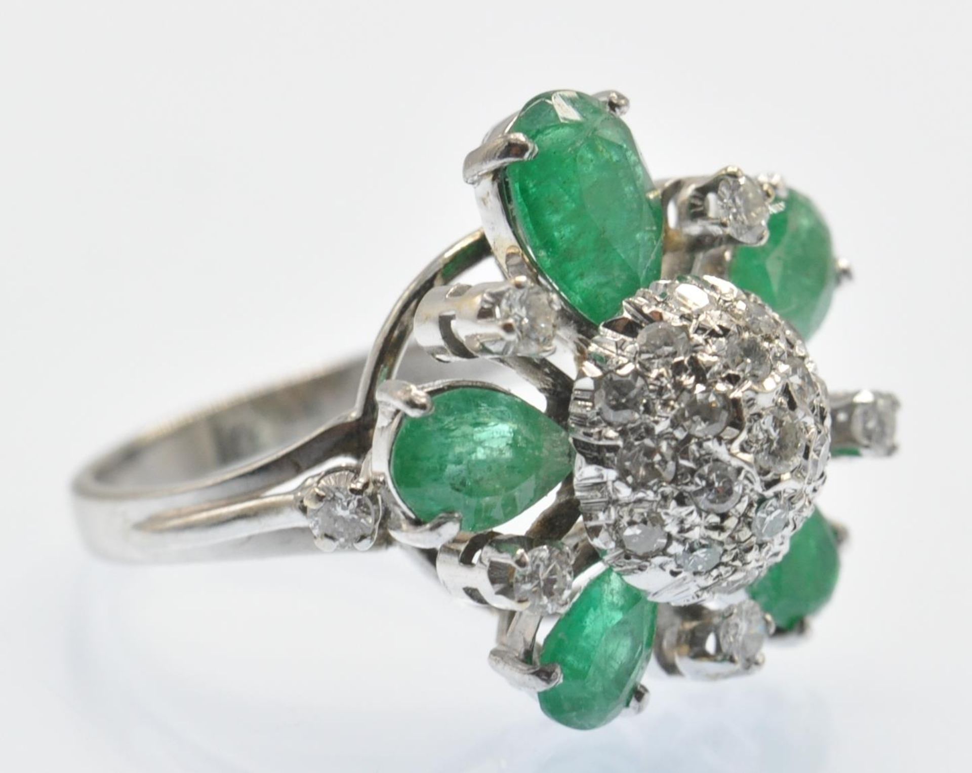 A Hallmarked 14ct White Gold Emerald & Diamond Dress Ring - Bild 2 aus 5