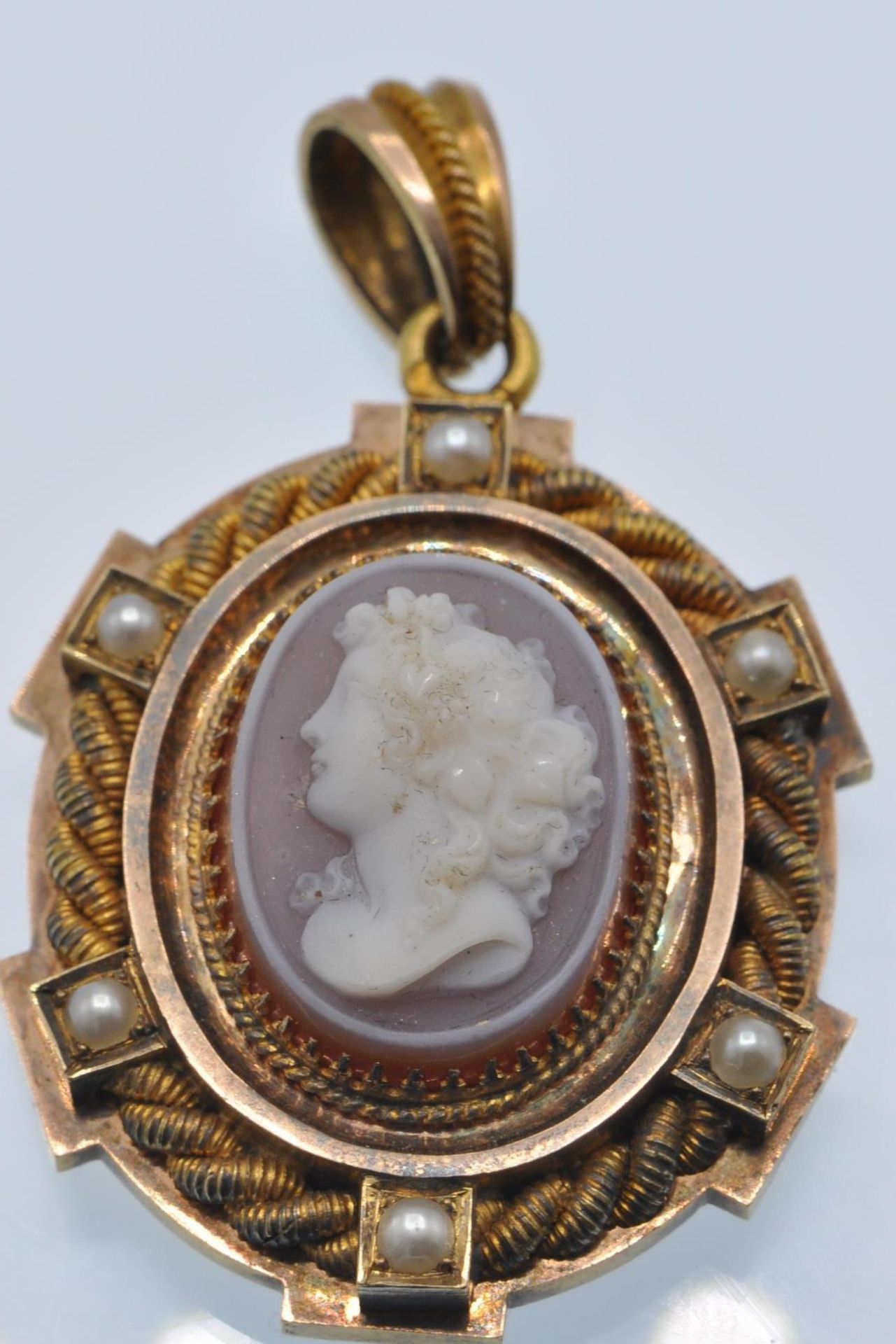 An Antique 18ct Gold French Agate Cameo & Pearl Locket - Image 4 of 7