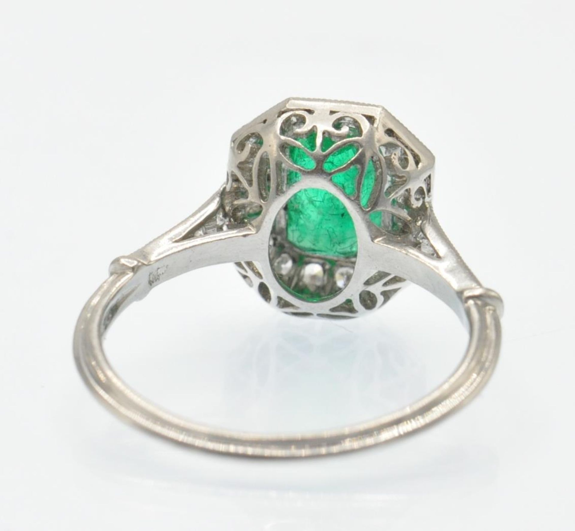 A Platinum Emerald & Diamond Cocktail Ring - Bild 4 aus 5