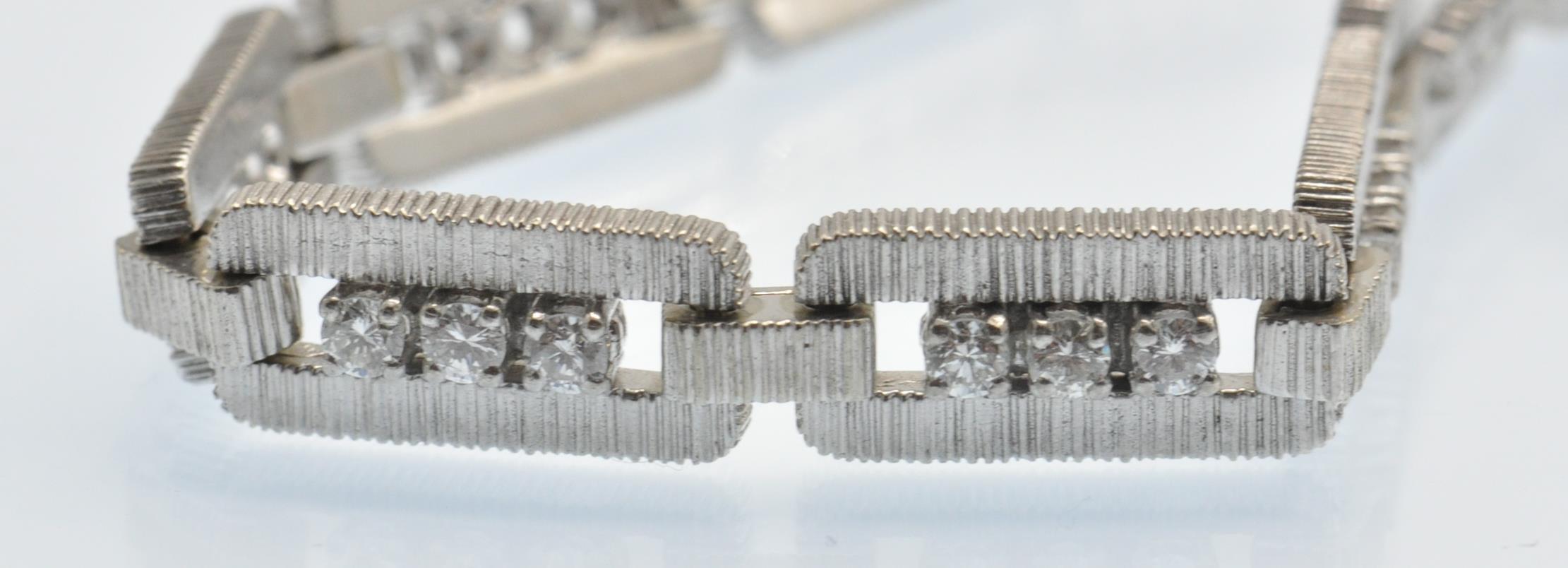 A French 18ct White Gold & Diamond Bracelet. - Image 4 of 9