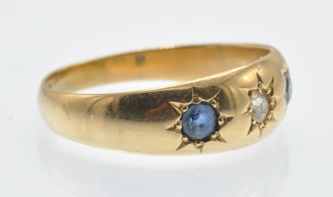 An Antique Hallmarked 18ct Gold Sapphire & Diamond Ring - Image 2 of 4