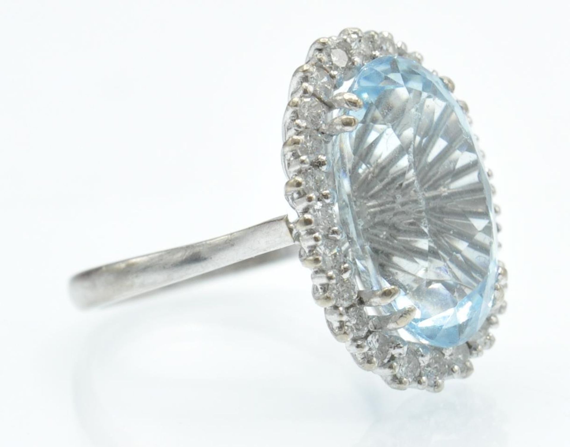 An 18ct White Gold Aquamarine & Diamond Dress Ring - Bild 2 aus 8