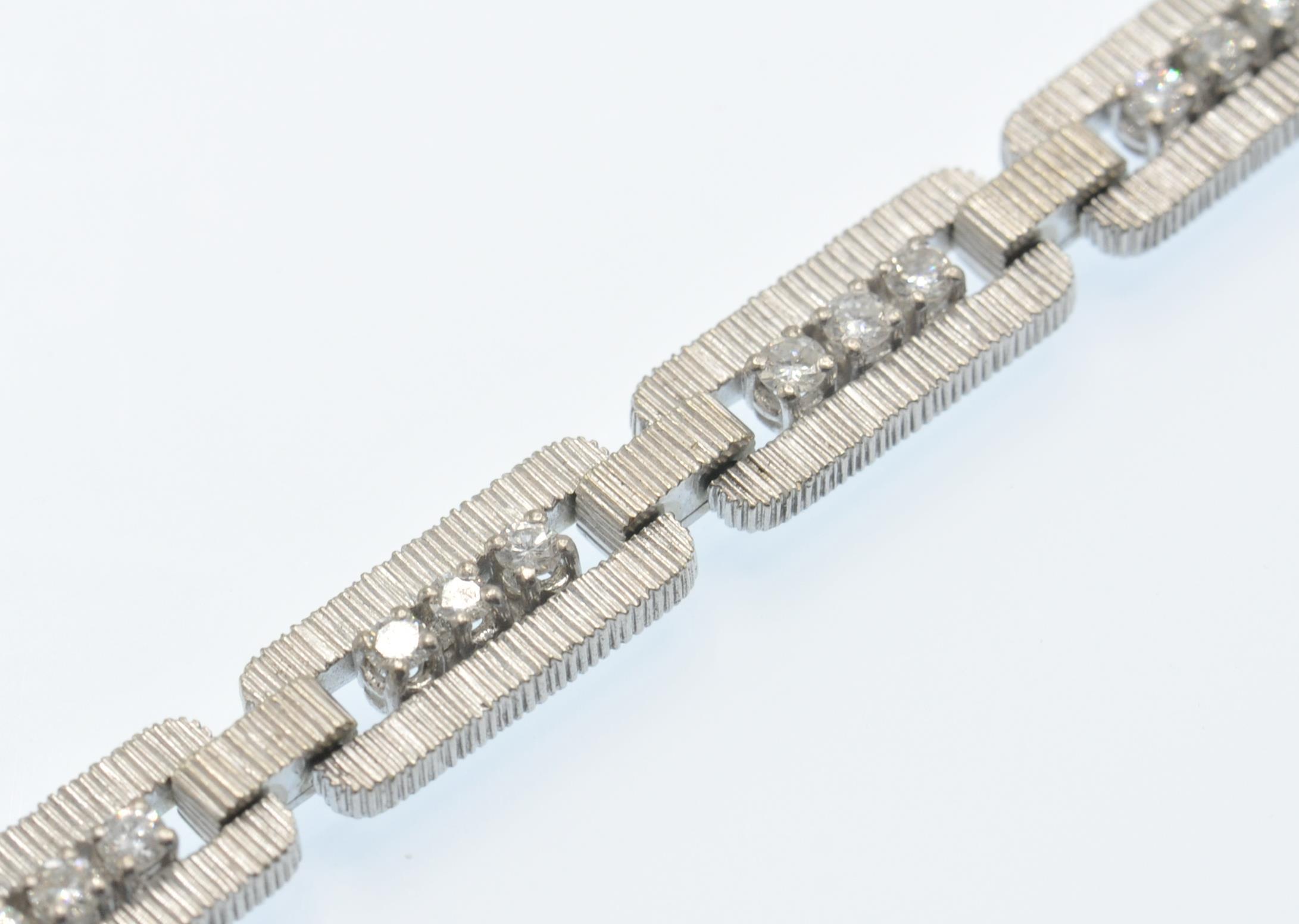 A French 18ct White Gold & Diamond Bracelet. - Image 5 of 9