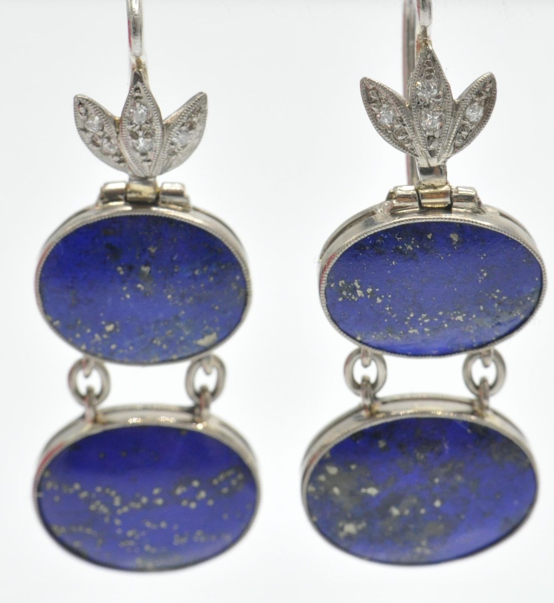 A Pair of White Gold Lapis Lazuli & Diamond Pendant Earrings - Bild 4 aus 5