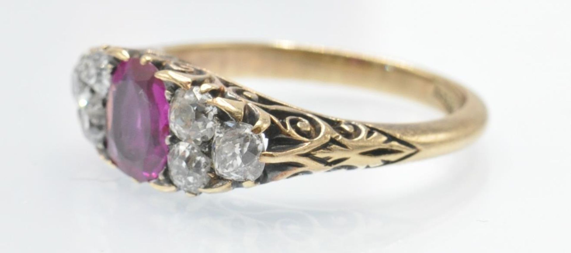 An 18ct Gold Burma Pink Sapphire & Diamond Ring - Bild 5 aus 5