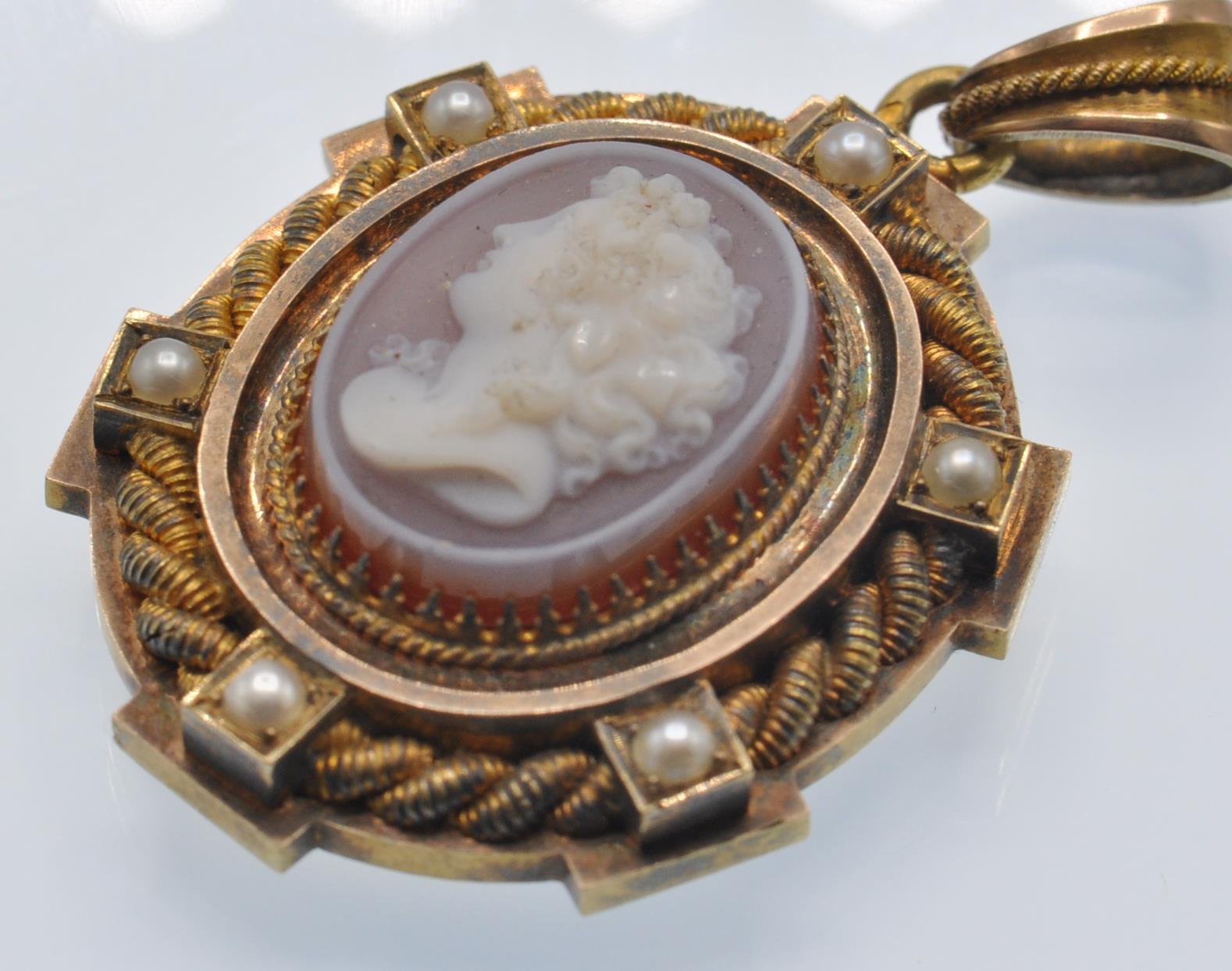 An Antique 18ct Gold French Agate Cameo & Pearl Locket - Image 3 of 7