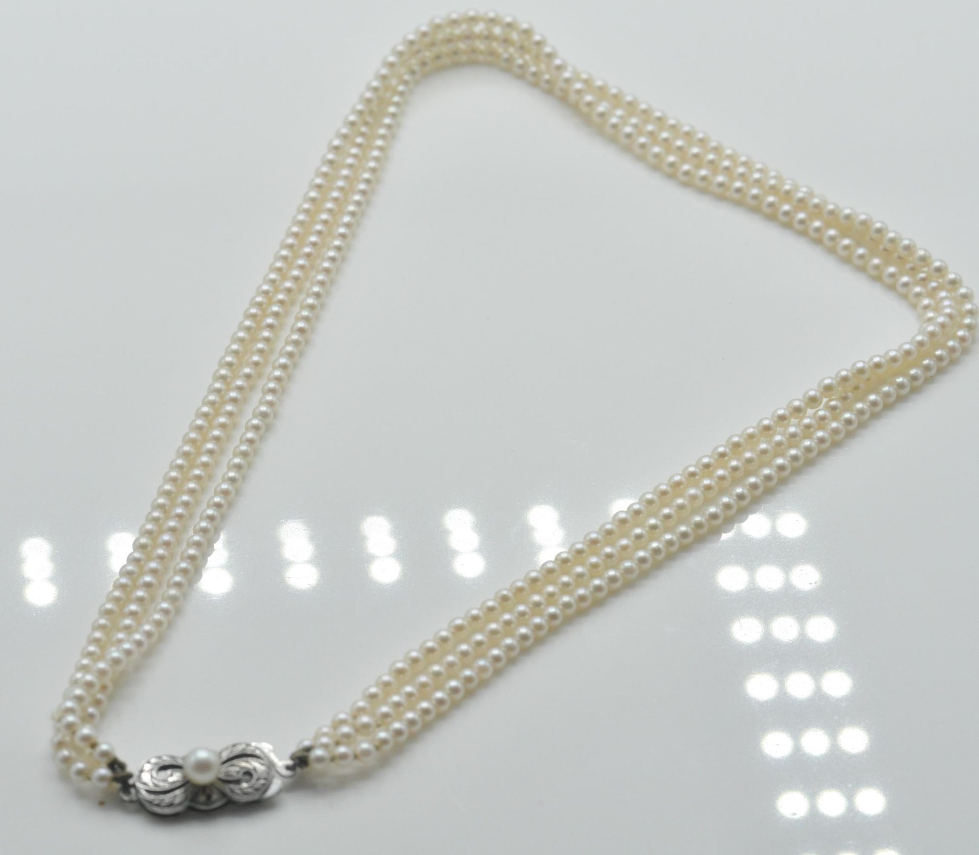 A Vintage Mikimoto Cultured Pearl Necklace - Bild 4 aus 5