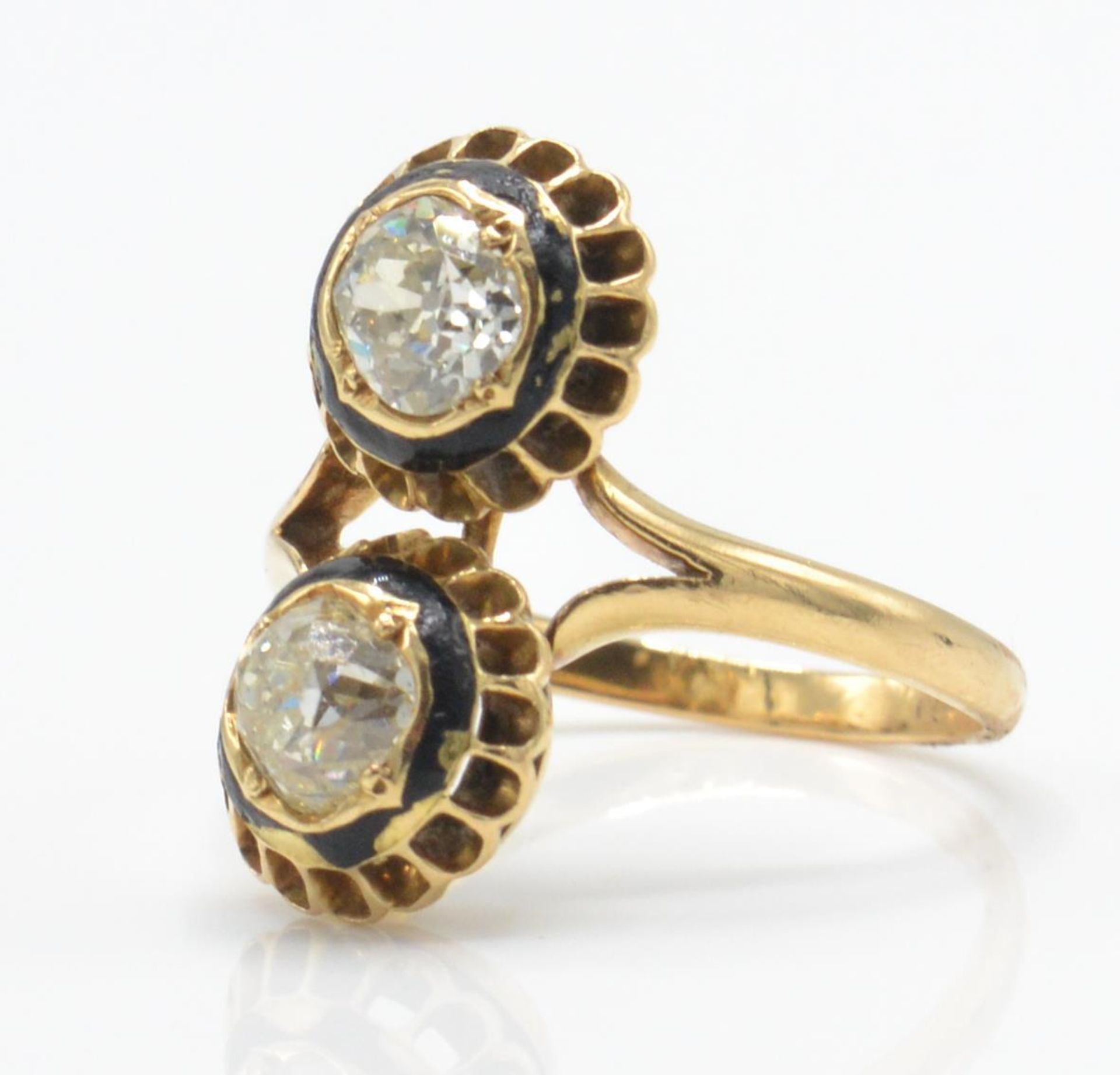 An 18ct Gold Enamel & Diamond Ring - Image 2 of 5