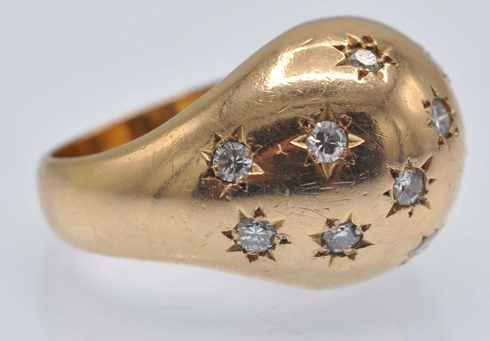 An 18ct Gold & Diamond Bombe Ring - Image 2 of 5