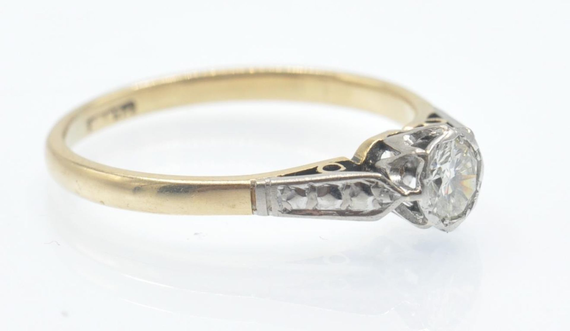 A Vintage 18ct Gold & Platinum Solitaire Diamond Ring - Image 2 of 5