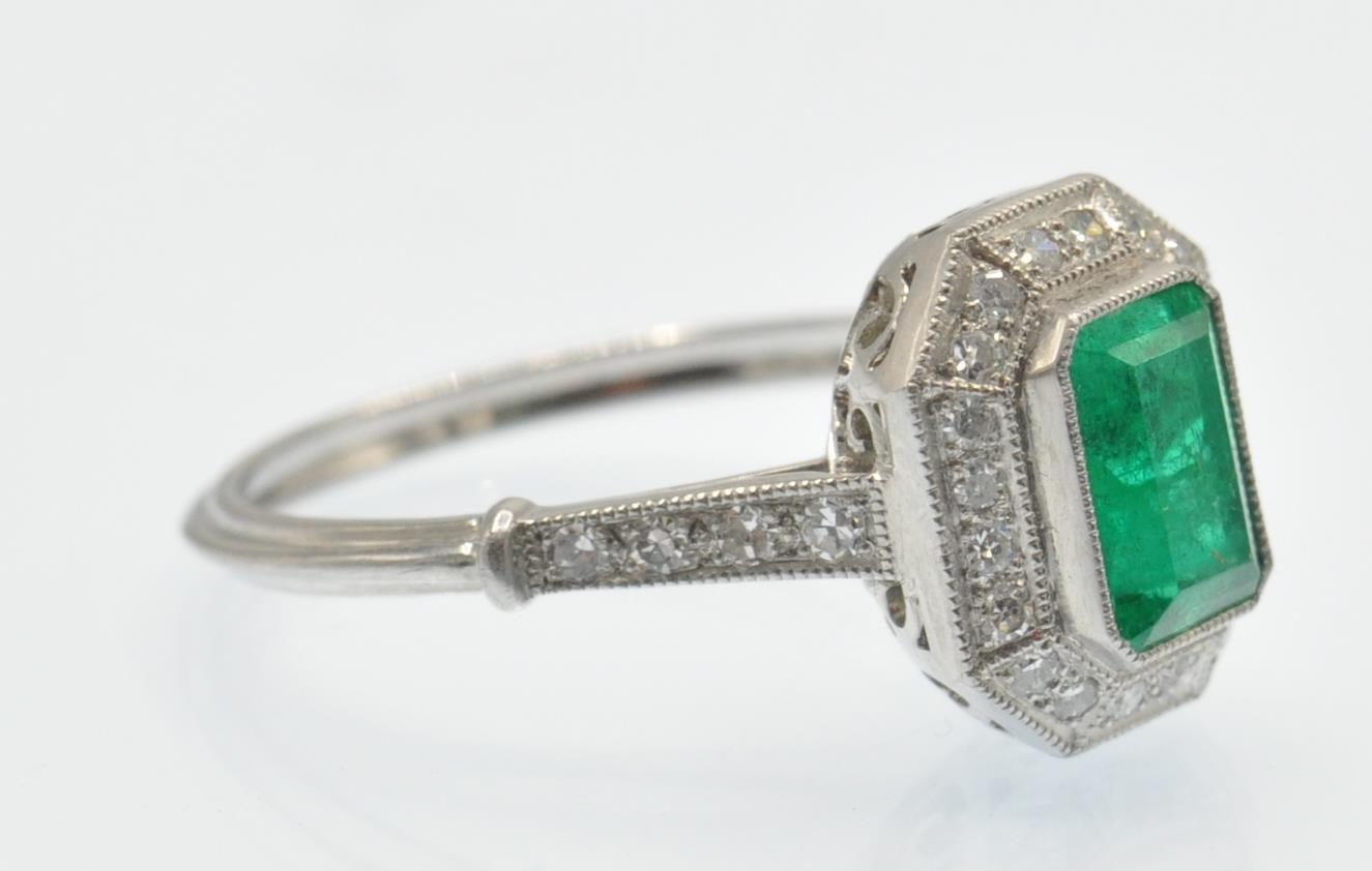 A Platinum Emerald & Diamond Cocktail Ring - Image 2 of 5