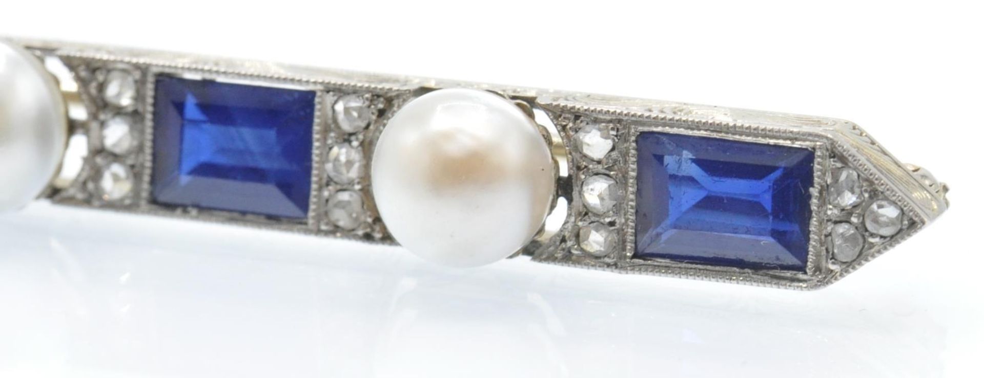 An Antique Gold Platinum, Sapphire Diamond & Pearl Brooch - Image 3 of 6