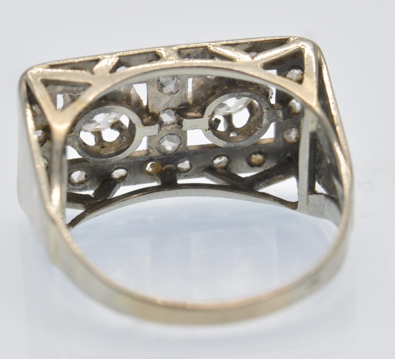 A French Art Deco Gold, Platinum & Diamond Plaque Ring - Image 4 of 6