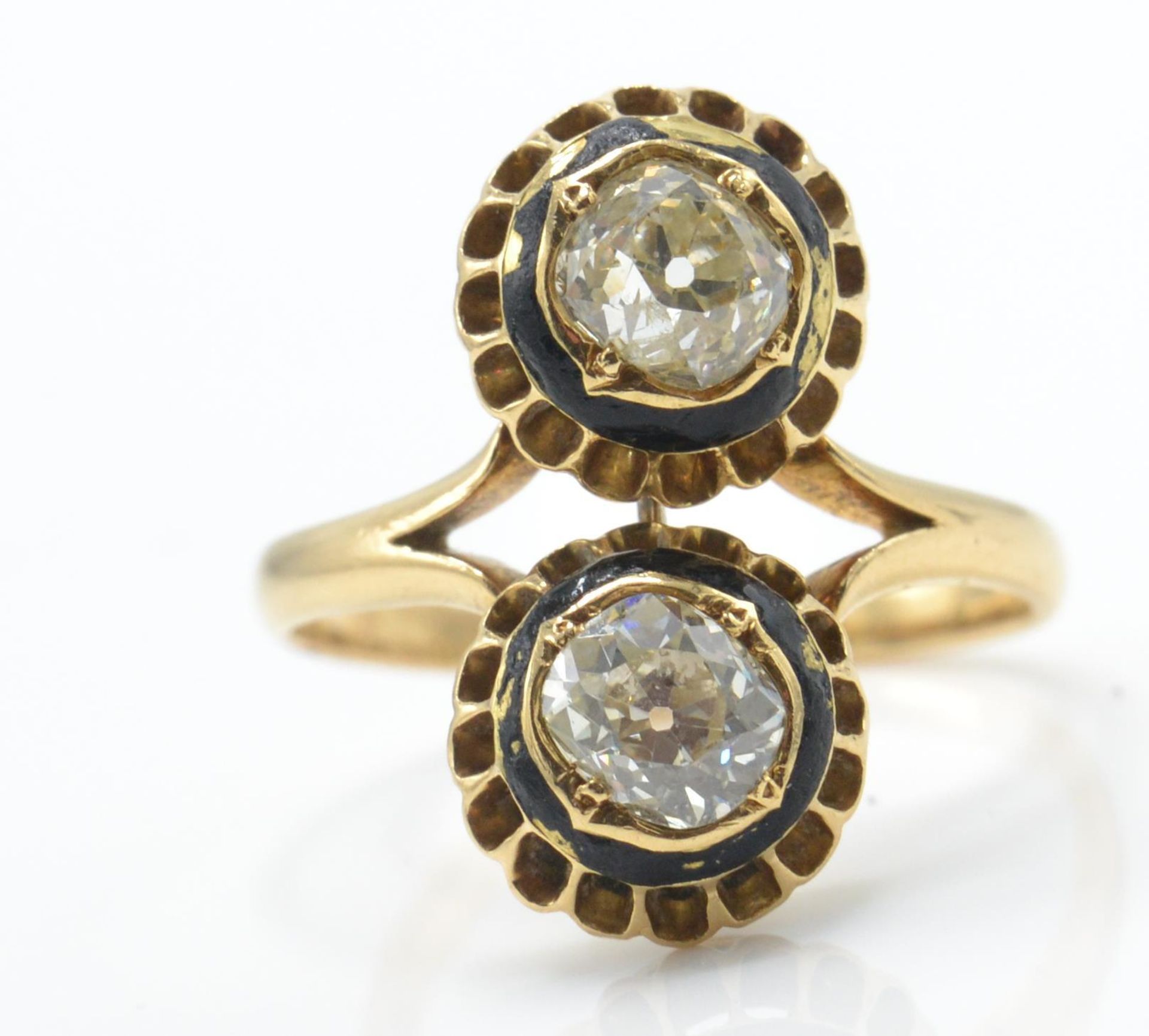 An 18ct Gold Enamel & Diamond Ring