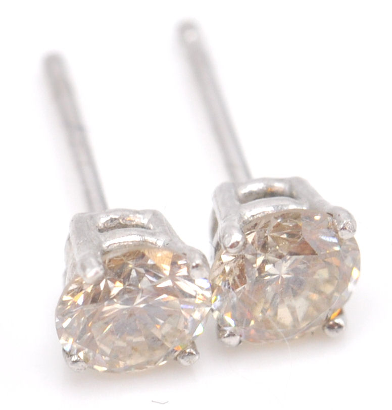 A pair of 14ct white gold diamond stud earrings, p - Image 3 of 4