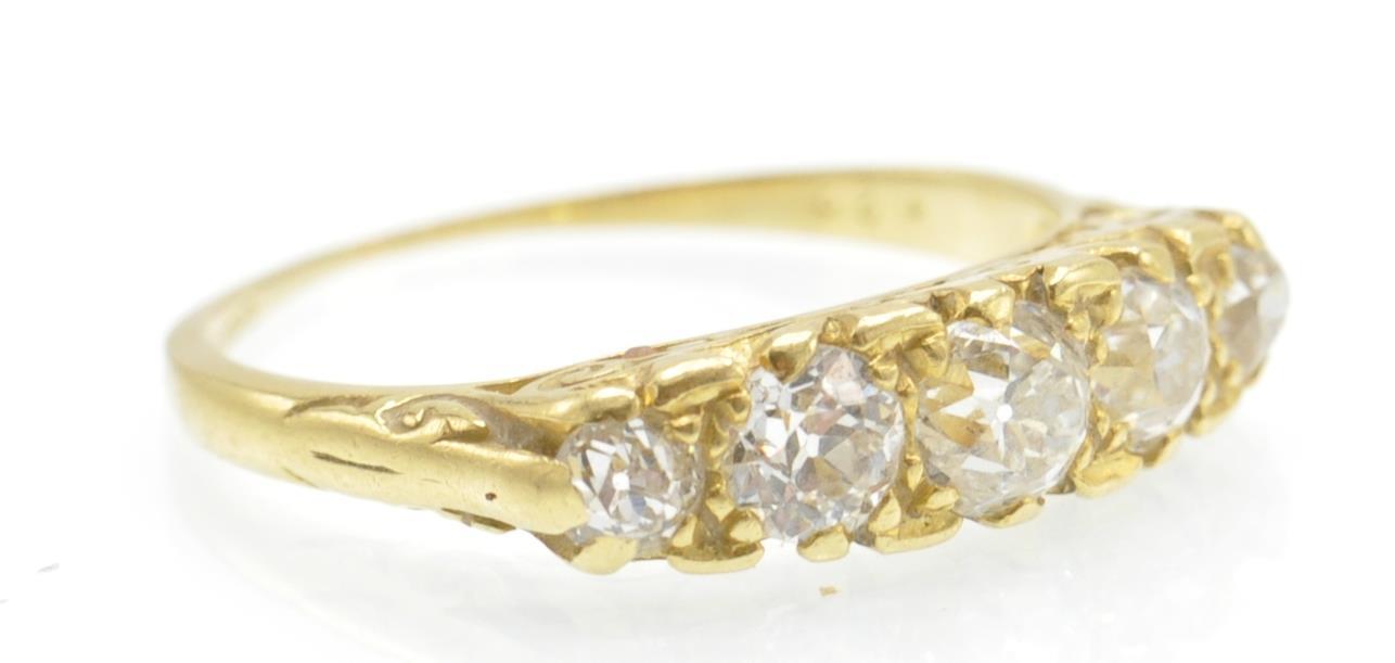 An Antique 18ct Gold & Diamond 5 Stone Ring - Image 2 of 4