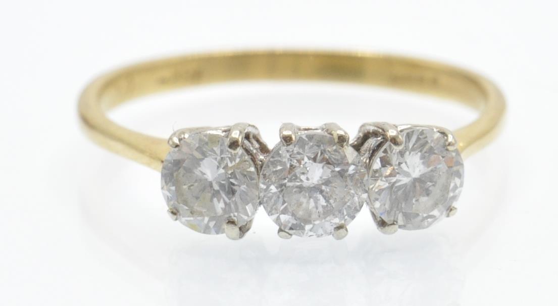 An 18ct & Diamond Three Stone Ring - Image 2 of 6