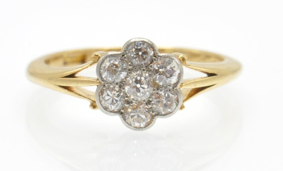 An antique diamond cluster ring - Image 4 of 6