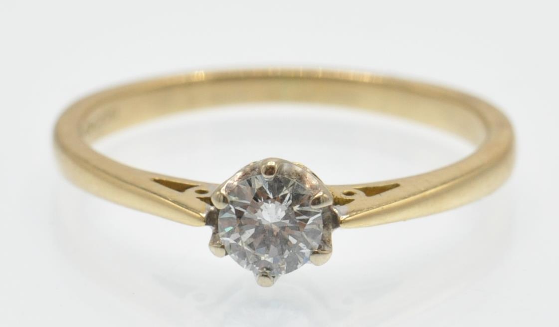 A Hallmarked 18ct Gold & Diamond Solitaire Ring