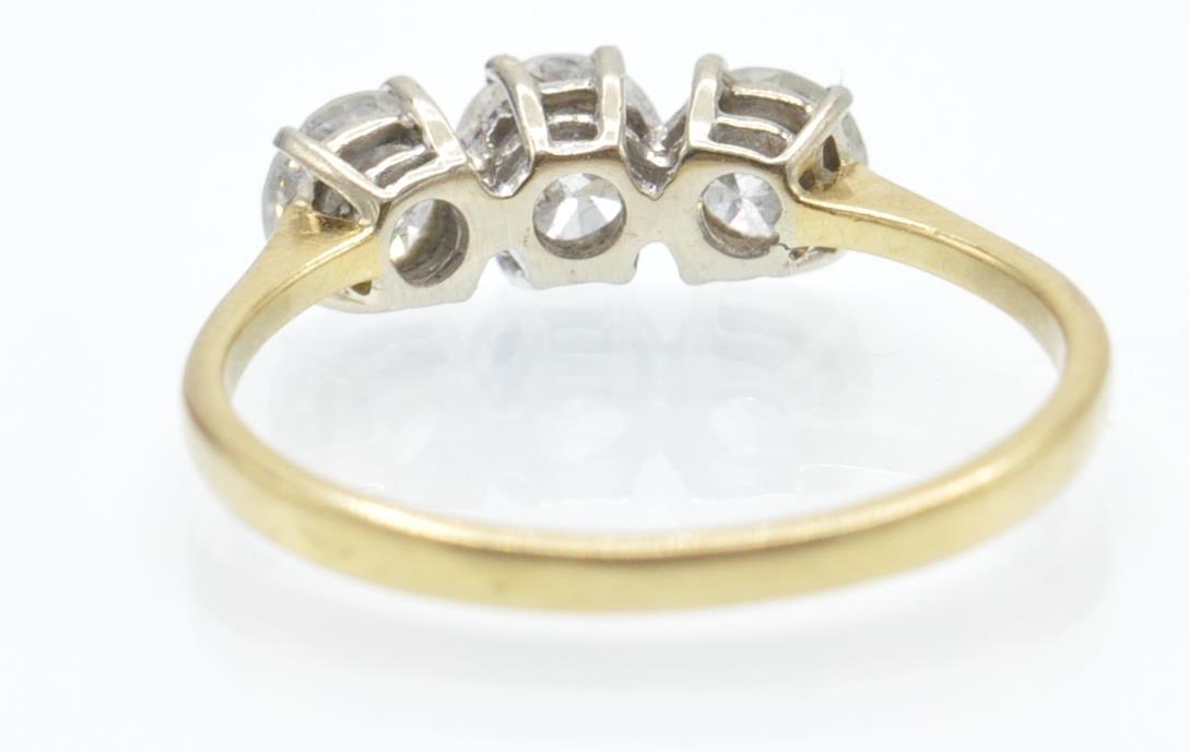 An 18ct & Diamond Three Stone Ring - Image 4 of 6