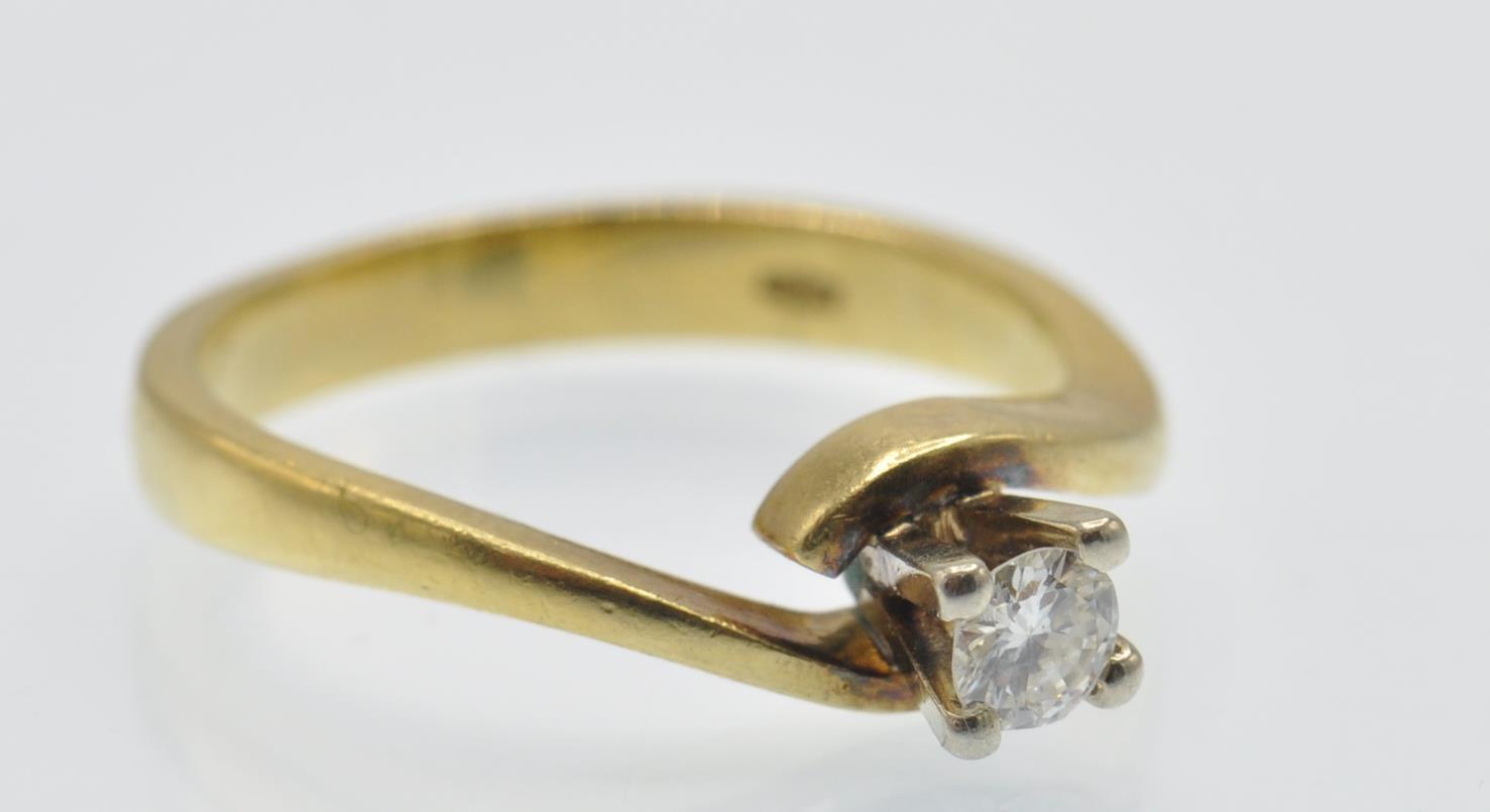 A Cased 18ct Gold & Diamond Solitaire Ring. - Image 3 of 6