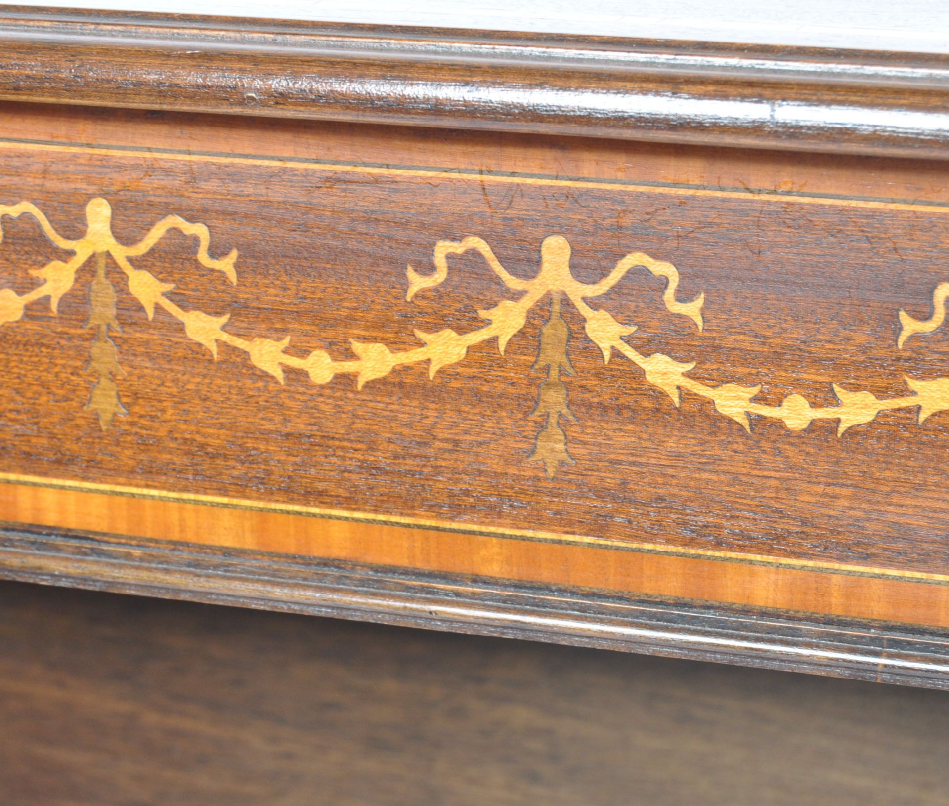 PAIR OF REGENCY REVIVAL MAHOGANY BOOKCASES - Bild 5 aus 5