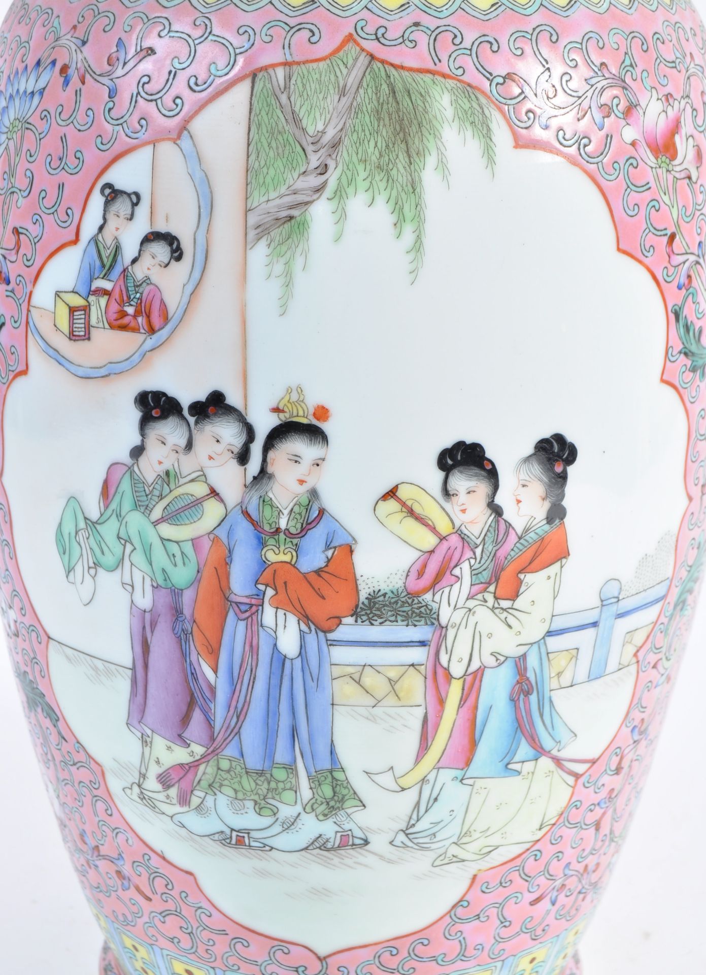 19TH CENTURY CHINESE ANTIQUE PORCELAIN VASE WITH PINK GROUND - Bild 2 aus 7