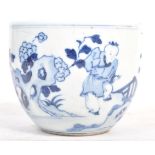 A 19TH CENTURY CHINESE ANTIQUE BLUE AND WHITE BRUS