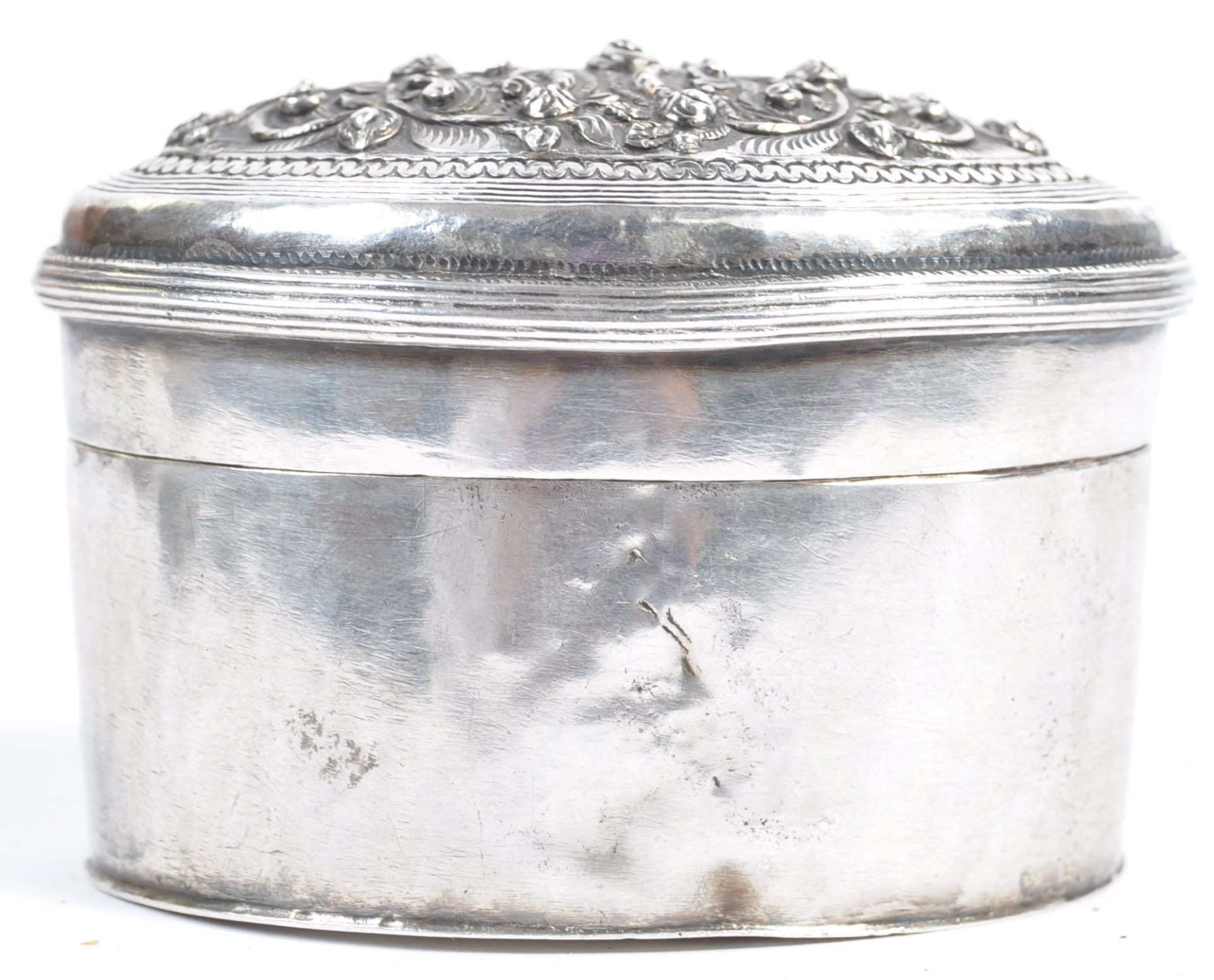 19TH CENTURY BURMA SILVER PRESENTATION BETEL BOX - Bild 3 aus 8