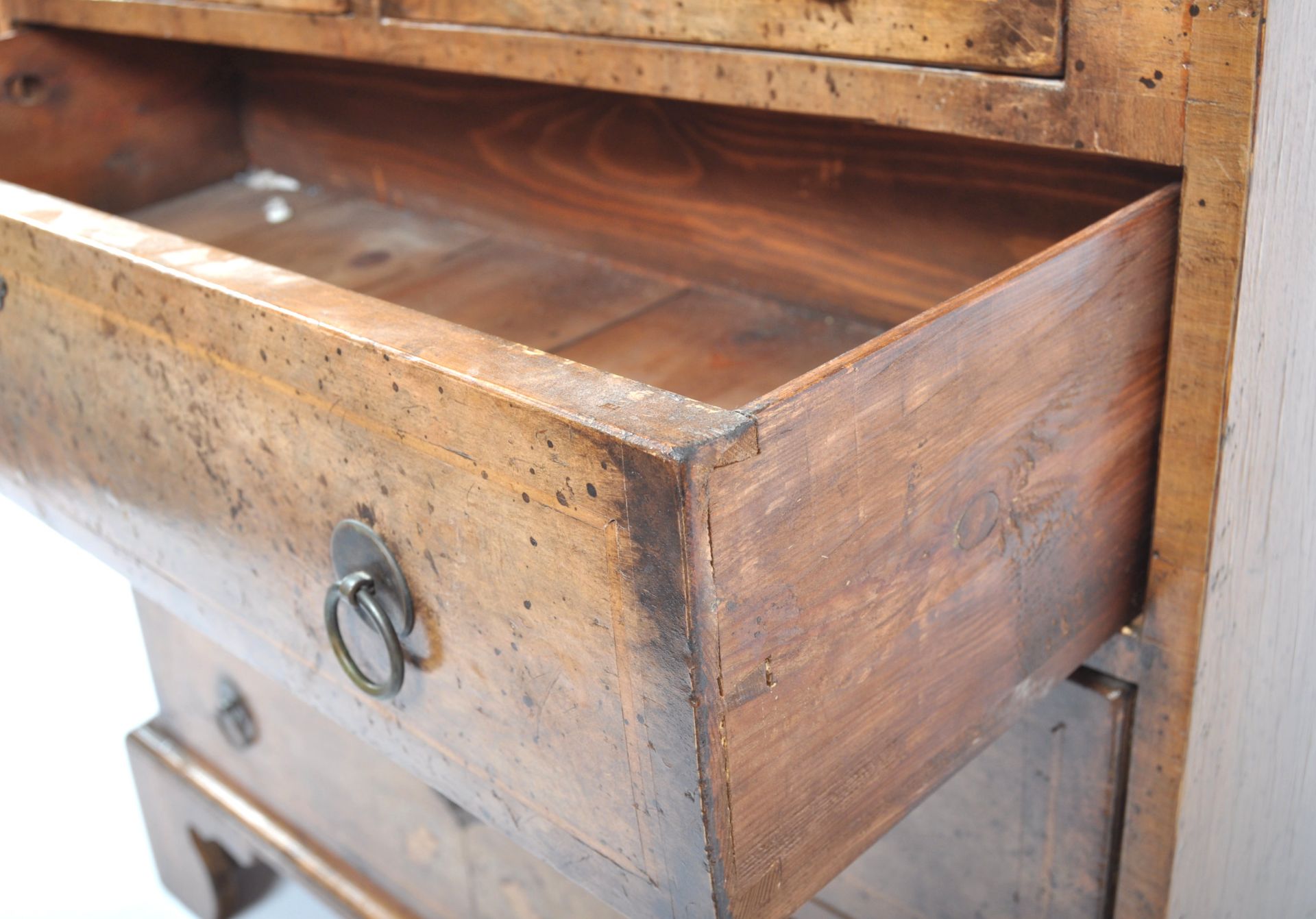 GEORGIAN STYLE WALNUT BACHELORS CHEST WITH FOLDING TOP - Bild 7 aus 9