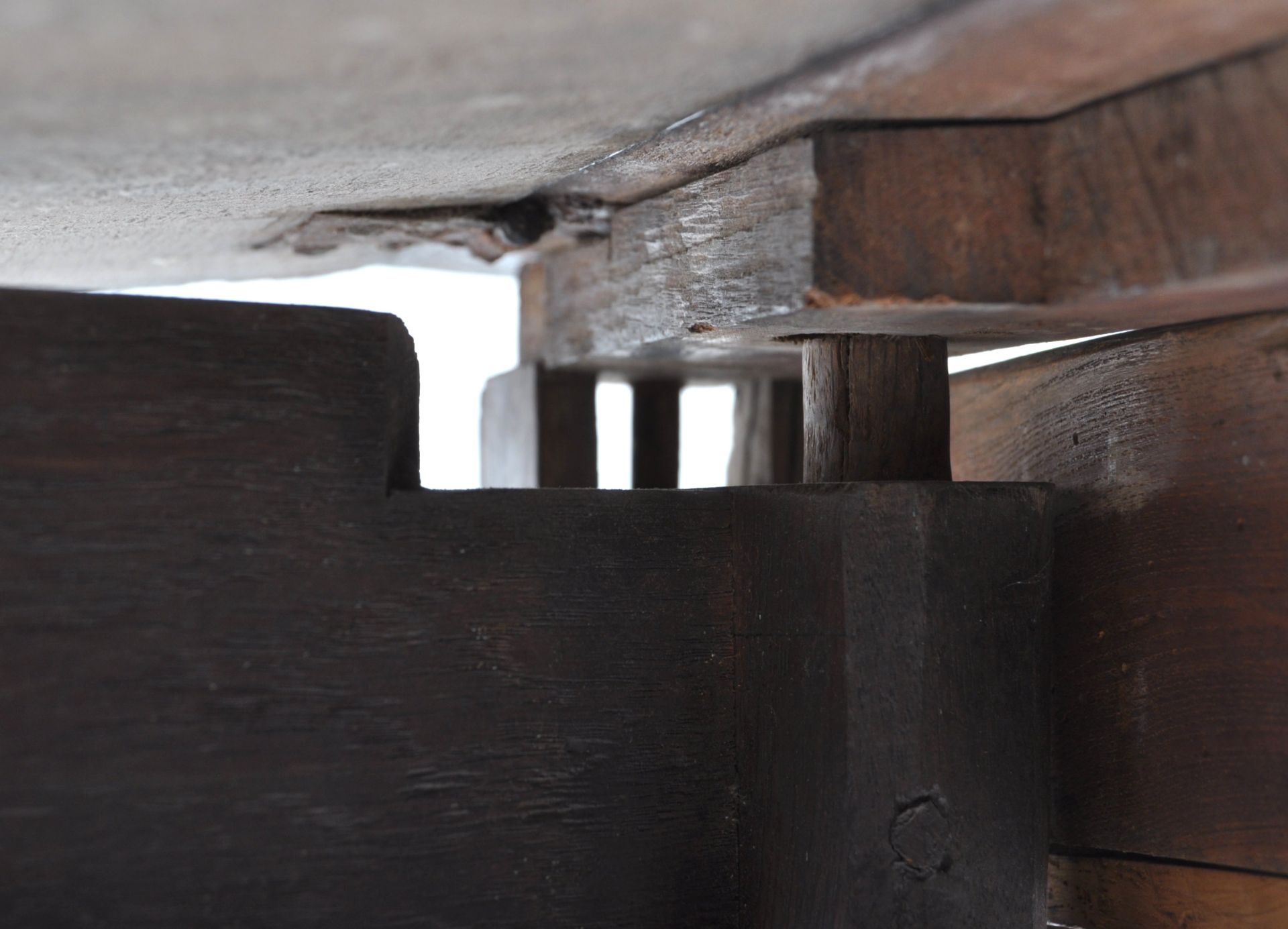 17TH CENTURY CHARLES II OAK PEG JOINTED SIDE TABLE - Bild 7 aus 8