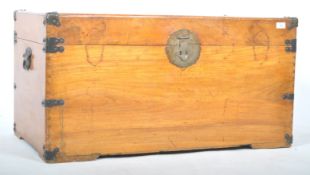 19TH CENTURY ENGLISH ANTIQUE CAMPHORWOOD SHIPPING TRUNK