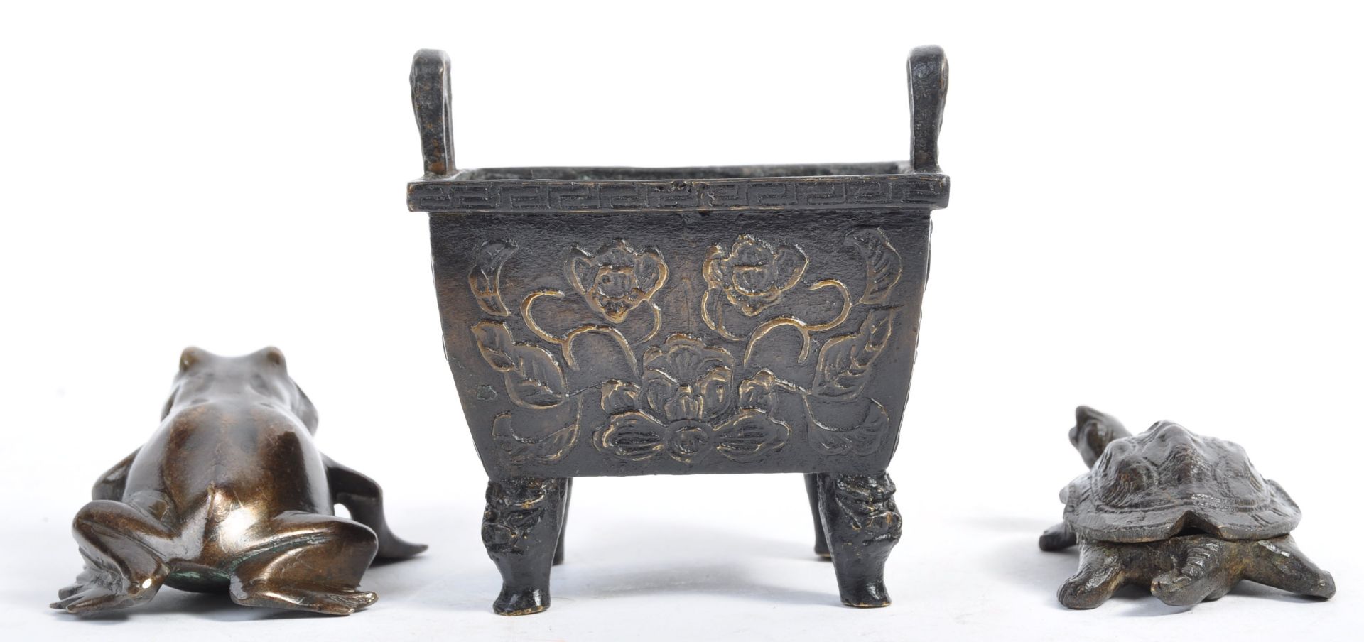 COLLECTION OF THREE CHINESE BRONZES DATING FROM THE 19TH CENTURY - Bild 4 aus 7
