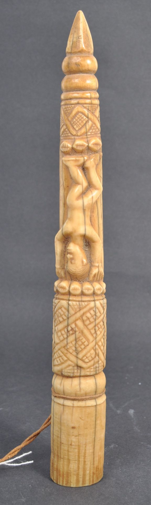 TRIBAL ANTIQUITIES - COLLECTION OF CARVED IVORY TUSKS - Bild 11 aus 15